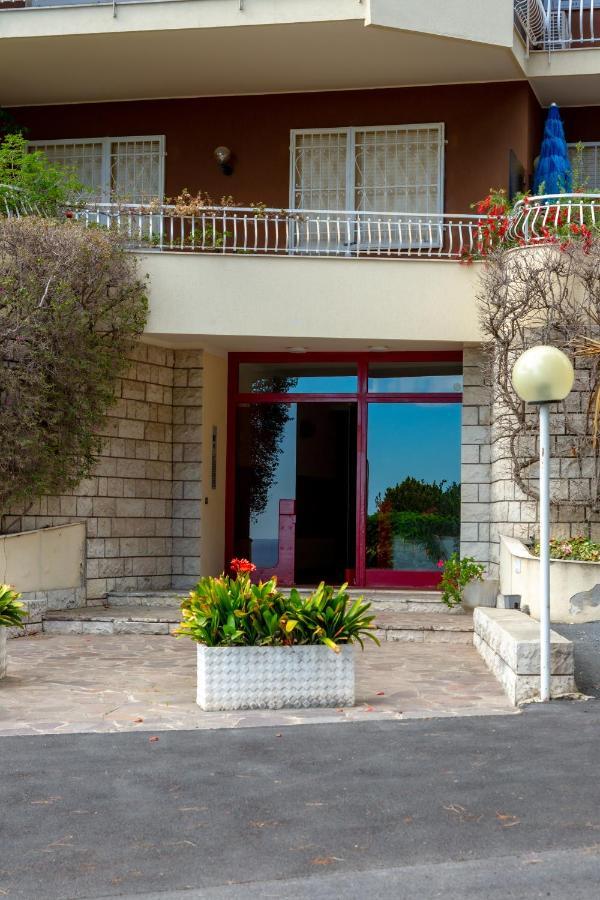 168B - La Terrazza Sul Mare, Casa A 10 Minuti Da Spiaggia, Parcheggio Privato Gratis サンレモ エクステリア 写真