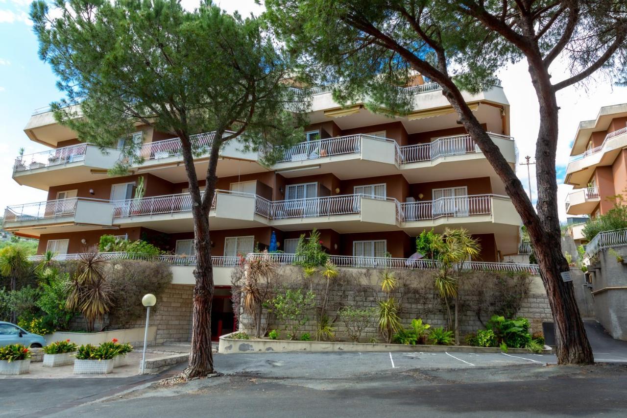 168B - La Terrazza Sul Mare, Casa A 10 Minuti Da Spiaggia, Parcheggio Privato Gratis サンレモ エクステリア 写真